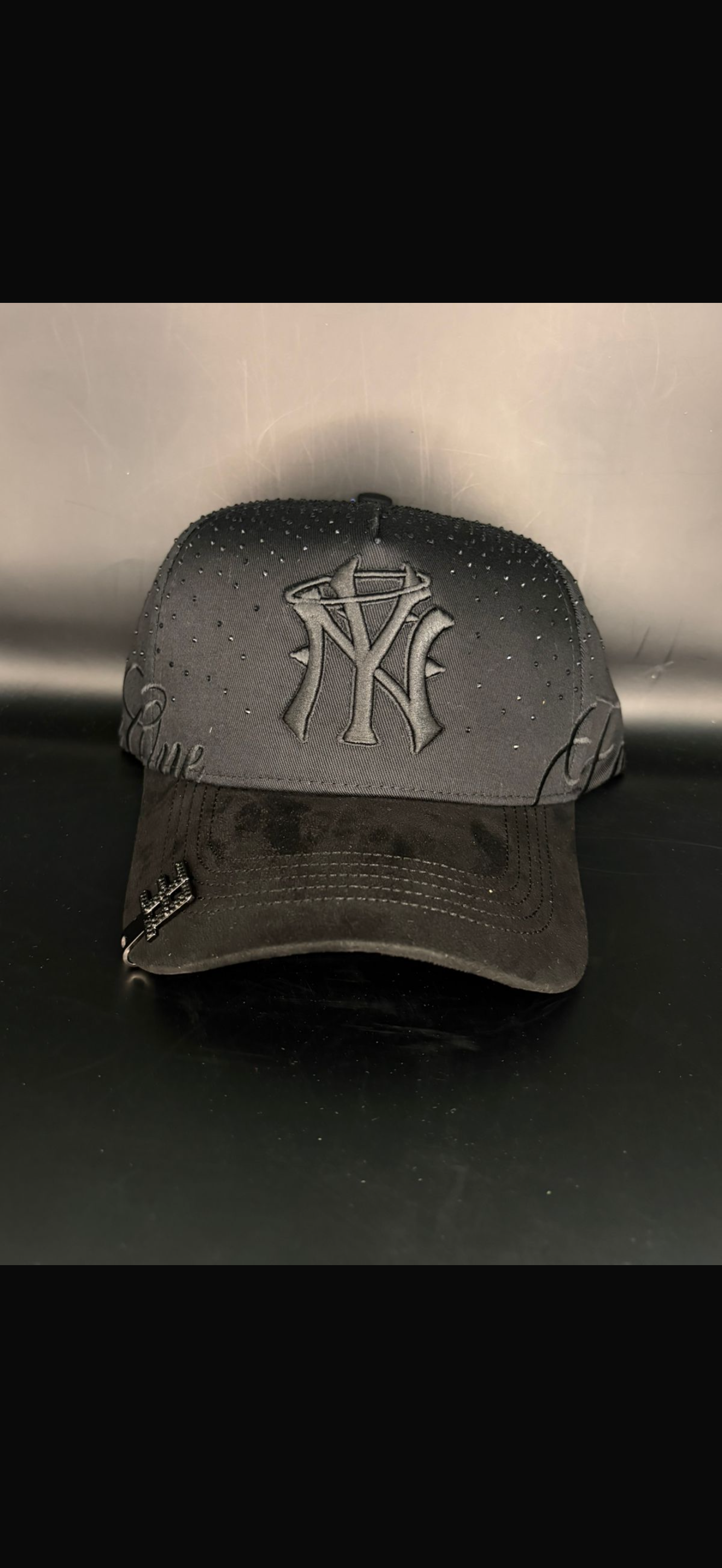 Thirty one crystal blackout for ever black