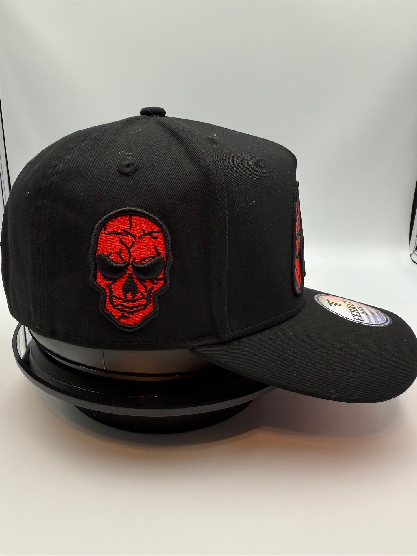 Ferreti suelita roja